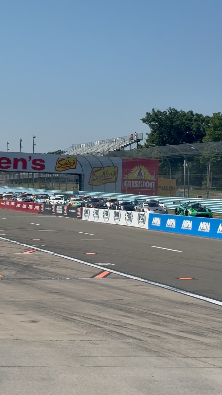 And the purple enduro is off! 

#pcaclubracing #porsche